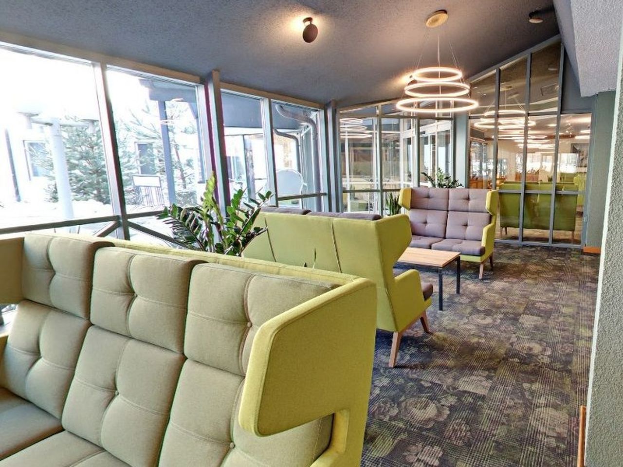 Moderne Lounge des Hotel Gut Matheshof zur Entspannung während der Silvesterfeier