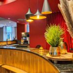 Moderne Bar mit stilvollem Design in der Ferien Residenz Thüringer Wald für Silvester