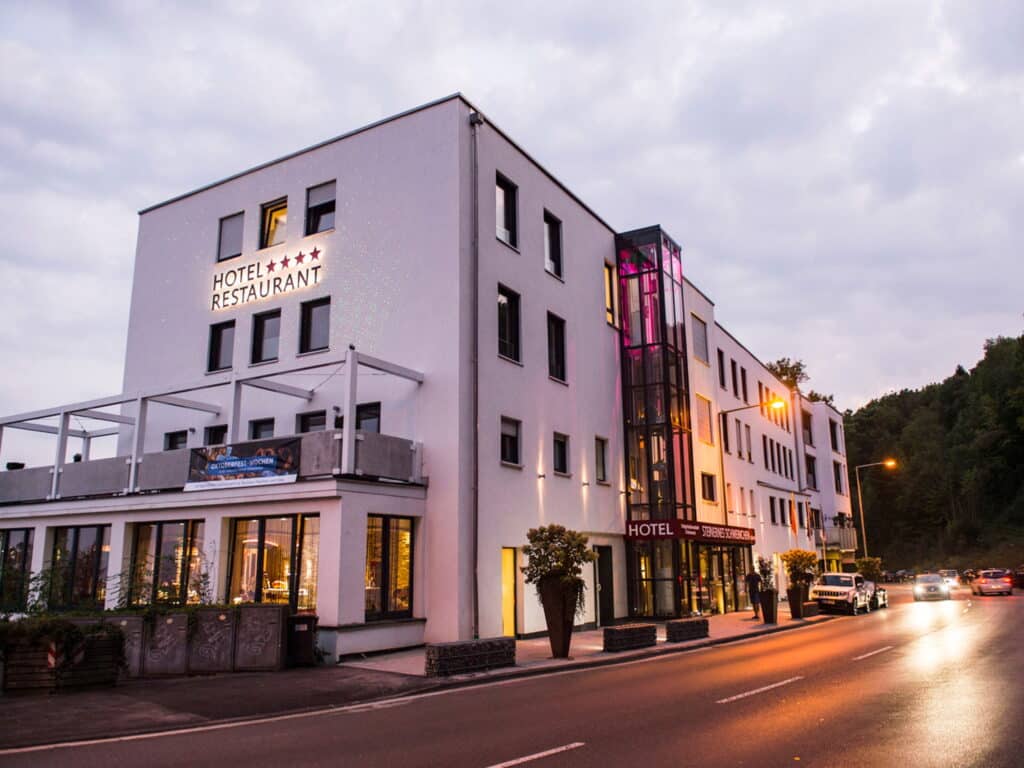 Außenansicht des Design-Konferenzhotel Steinernes Schweinchen – die perfekte Location für Ihre Silvesterfeier