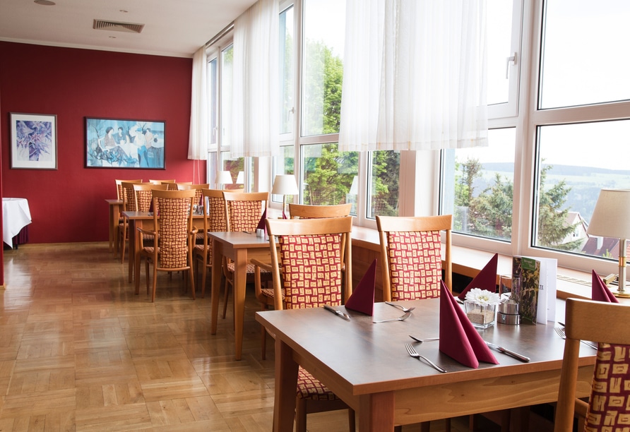 Restaurantbereich im Werrapark Resort Hotel Frankenblick mit Aussicht an Silvester