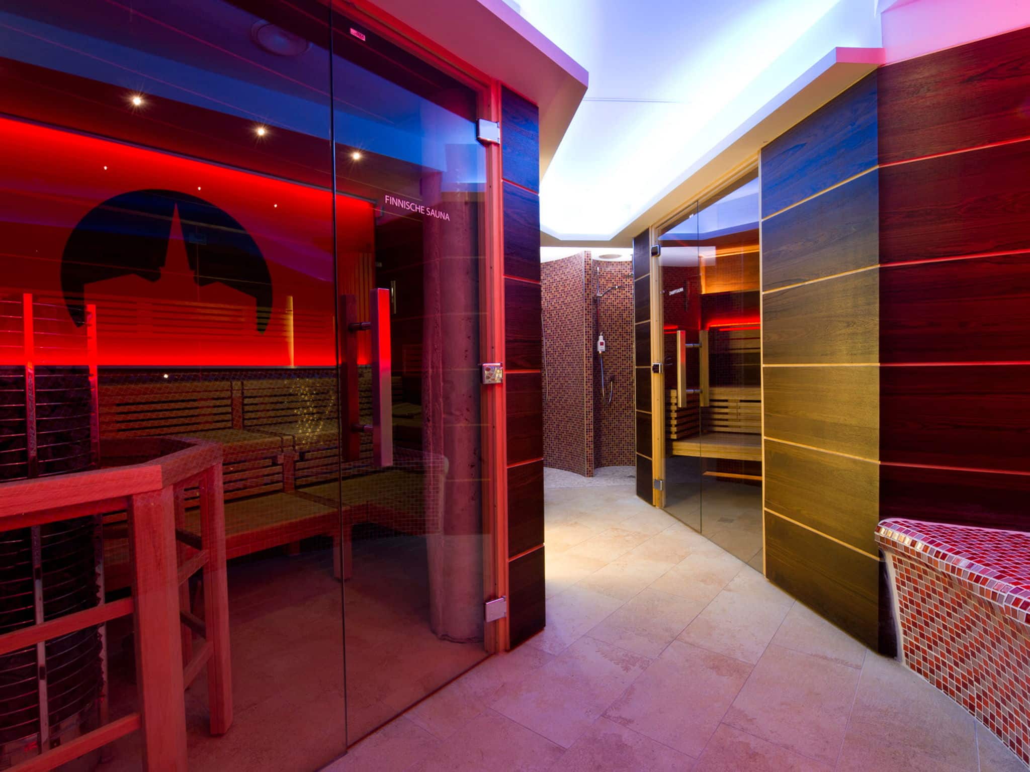 Finnische Sauna und Wellnessbereich im Design-Konferenzhotel Steinernes Schweinchen für ein entspanntes Silvester