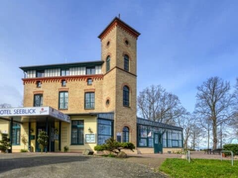 Das Hotel Seeblick Wismar, festlich dekoriert und bereit für Silvesterfeierlichkeiten