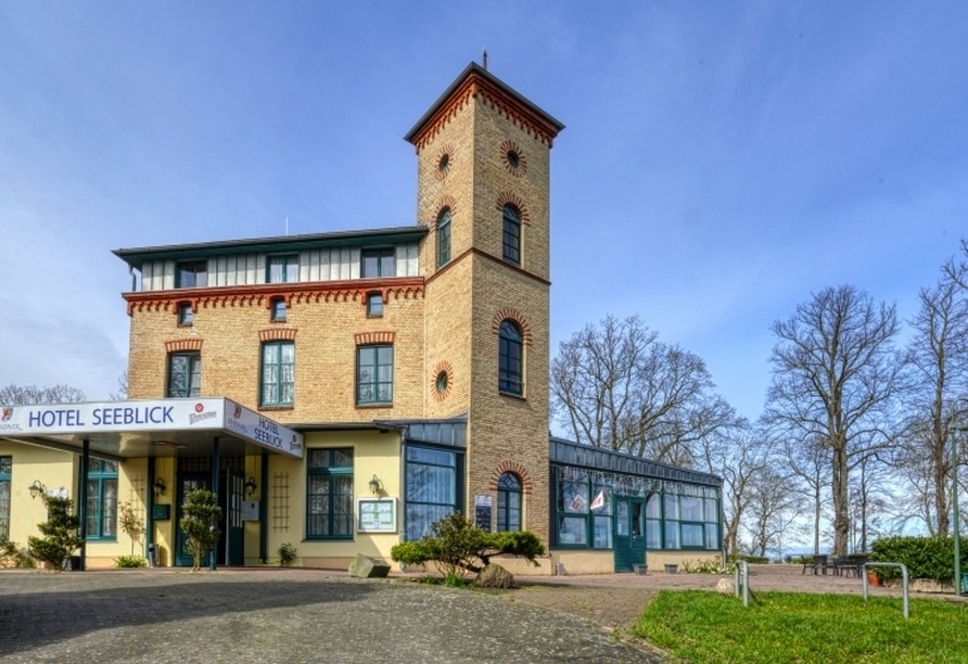 Das Hotel Seeblick Wismar, festlich dekoriert und bereit für Silvesterfeierlichkeiten