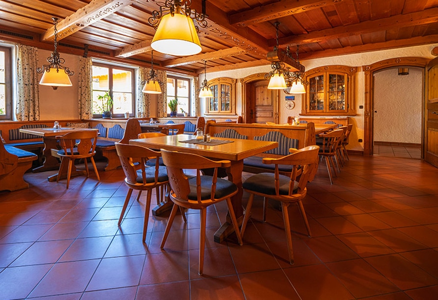 Traditioneller Speisesaal im Landgasthof zur alten Post für das Silvesteressen
