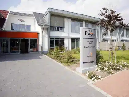 Außenansicht des Ringhotel Alfsee Piazza für Silvesterurlaub