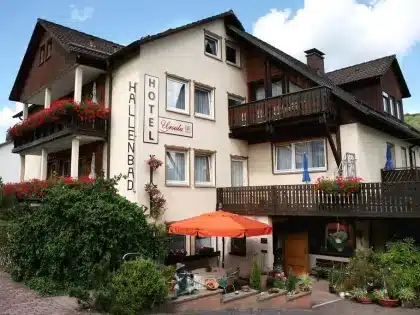 Außenansicht des Hotel Ursula in Bad Brückenau zur Silvesterzeit