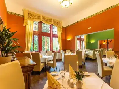 Festlich gedecktes Restaurant im Hotel Waldschlösschen, perfekt für das Silvester-Dinner