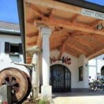 Eingang des Landhotel Haagerhof in Oberösterreich zu Silvester