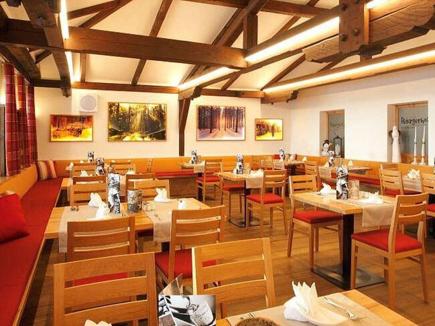 Restaurant im Landhotel Haagerhof zu Silvester mit festlicher Stimmung