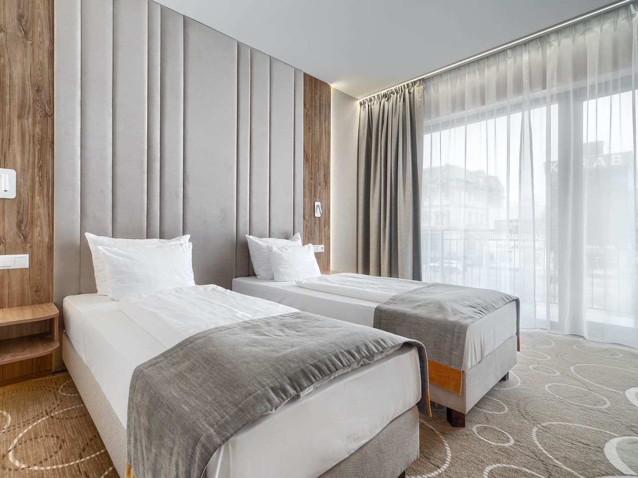 Doppelzimmer mit Fensterfront im Platino Mare Resort & Spa Hotel für Silvester
