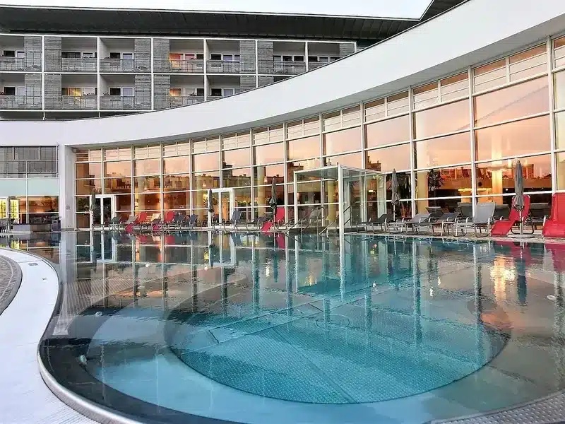 REDUCE Hotel Vital Silvester 2025 Poolansicht mit Thermalwasser