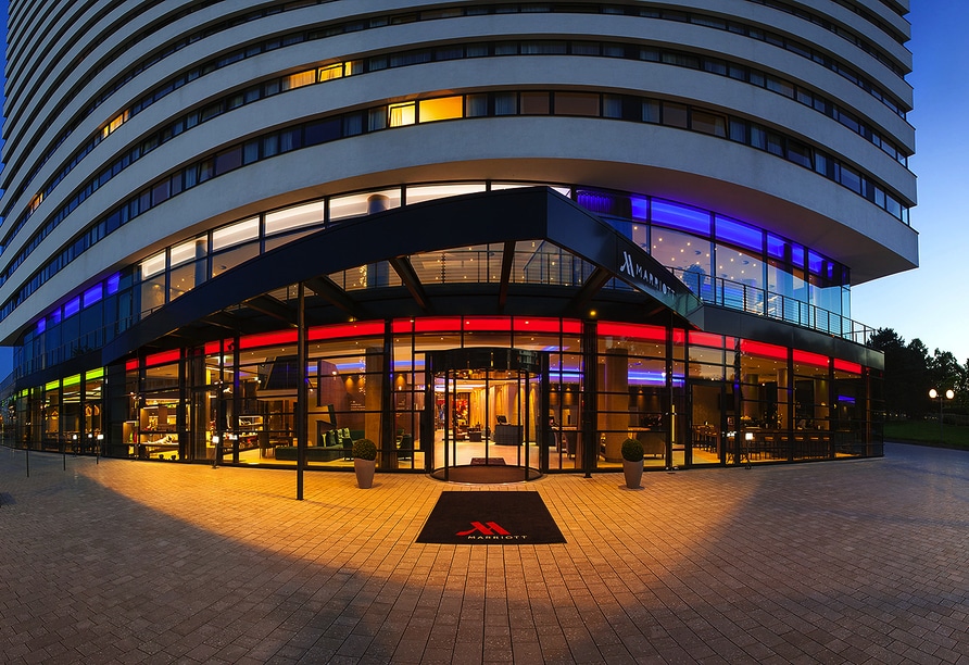 Außenansicht vom Bonn Marriott Hotel in der Silvesternacht