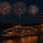 Illuminierte Silvesterschifffahrt mit Feuerwerk vor dem Bonn Marriott Hotel