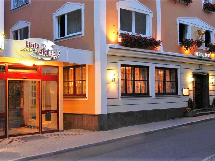 Außenansicht des Hotel Adler - Paulas Alb in Ehingen (Donau), der perfekte Ort für eine unvergessliche Silvesterreise.