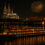Beleuchtetes Schiff MS Rhein vor dem Kölner Dom mit Feuerwerk zu Silvester in Köln