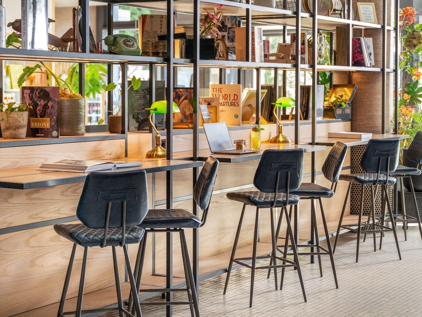 Bar- und Loungebereich im INNSiDE Berlin Mitte zu Silvester