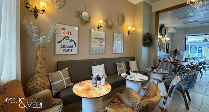 Einladende Atmosphäre mit geschmackvoller Dekoration im Cafe Zoller für Silvester