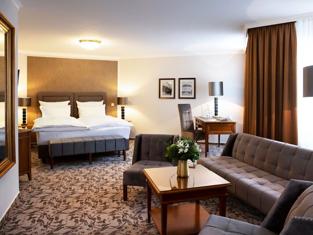 Stilvolles Komfortzimmer im Victor’s Residenz-Hotel Leipzig, perfekt für Silvester