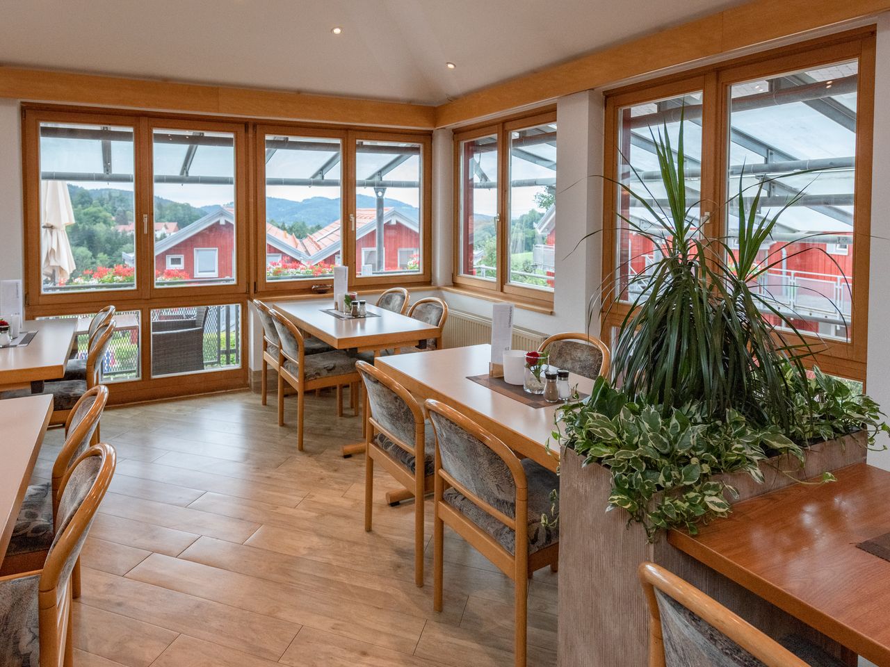 Restaurant im Village Hotel Bayerischer Wald, festliches Ambiente für Silvester