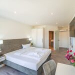 Komfortables Zimmer in der Marina Martinshafen für Silvesteraufenthalt