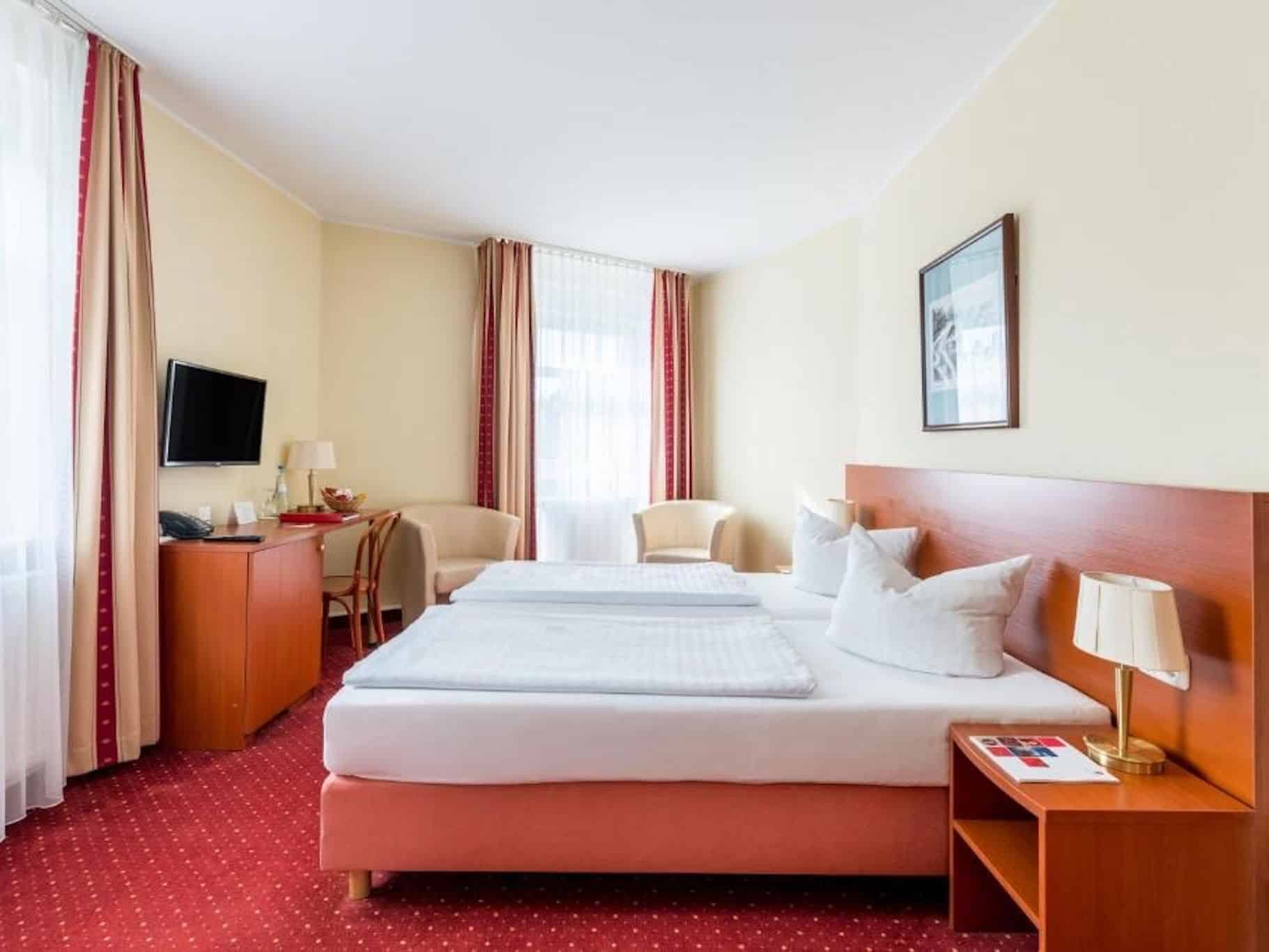 Gemütliches Hotelzimmer im Andante Hotel Dresden – ideal für einen entspannten Silvesterurlaub.