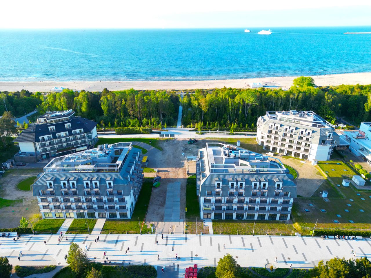 Außenansicht des Platino Mare Resort & Spa Hotels, wenige Schritte zum Ostseestrand