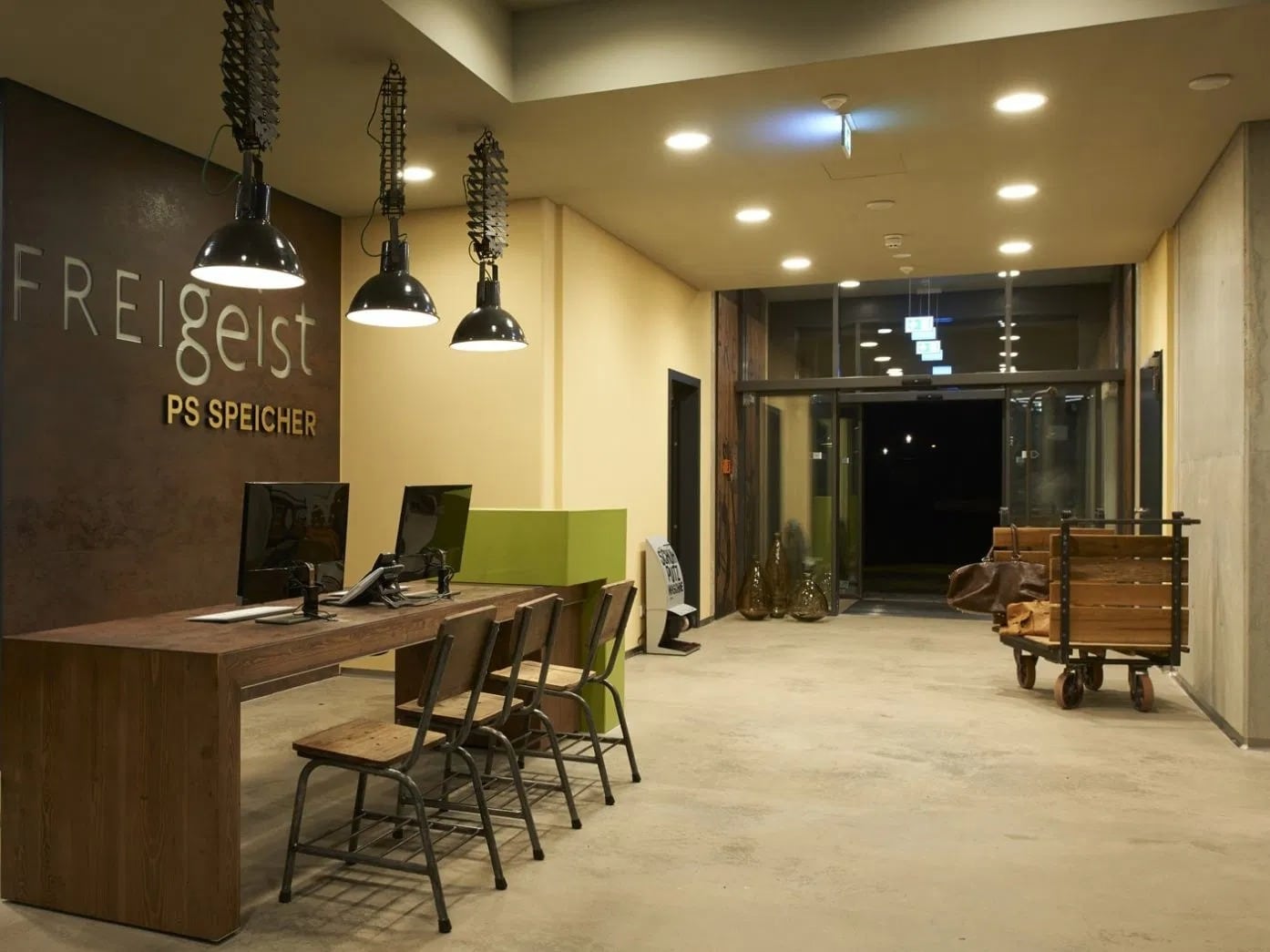 Empfangsbereich im FREIgeist Einbeck während Silvester 2025