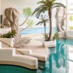 Indoor-Pool mit tropischem Flair im Hotel Frankenland an Silvester