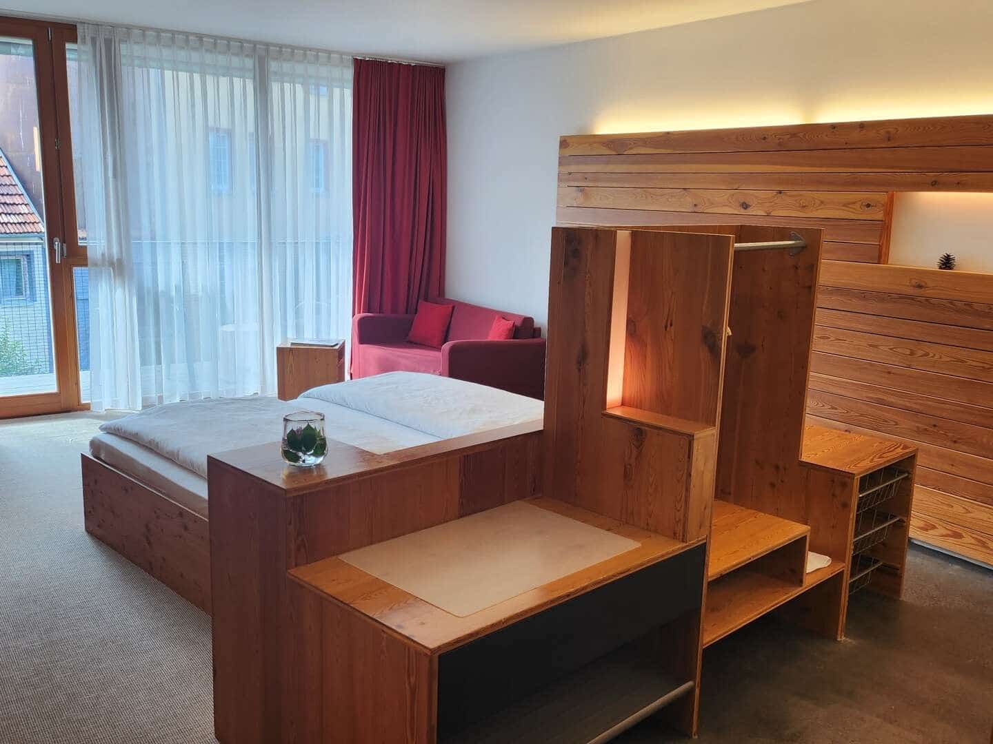 Silvester im Hotel Speidels BrauManufaktur – gemütliches Zimmer mit Holzdesign
