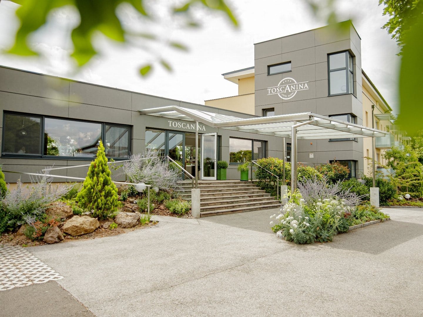 Silvester 2025 im Hotel Garni Toscanina – stilvolle Außenansicht in Bad Radkersburg.