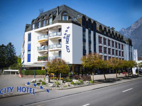 Außenansicht des City Hotel Brunnen in traumhafter Lage am Vierwaldstättersee