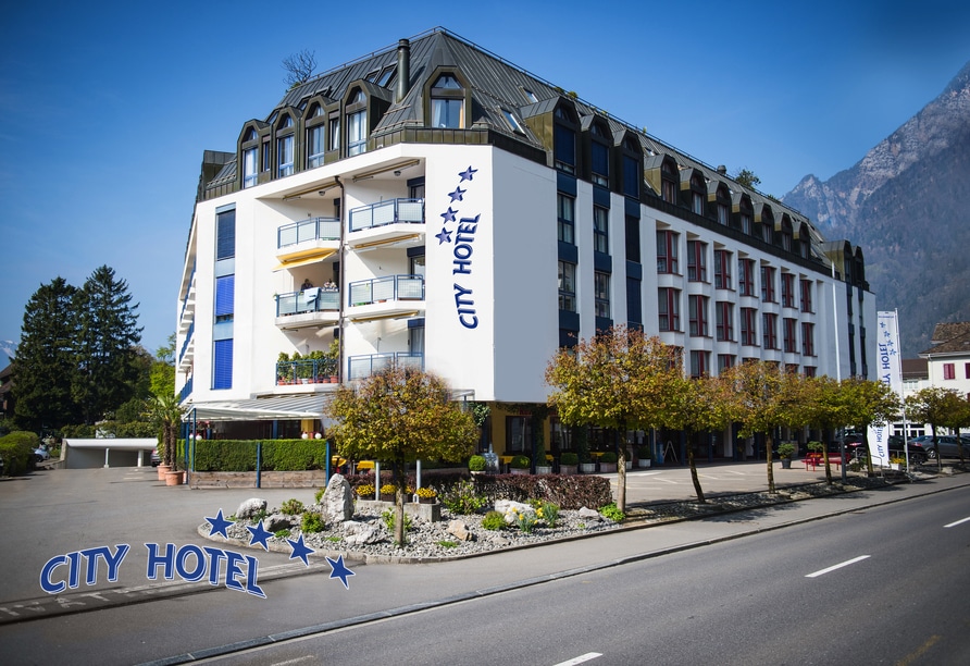 Außenansicht des City Hotel Brunnen in traumhafter Lage am Vierwaldstättersee