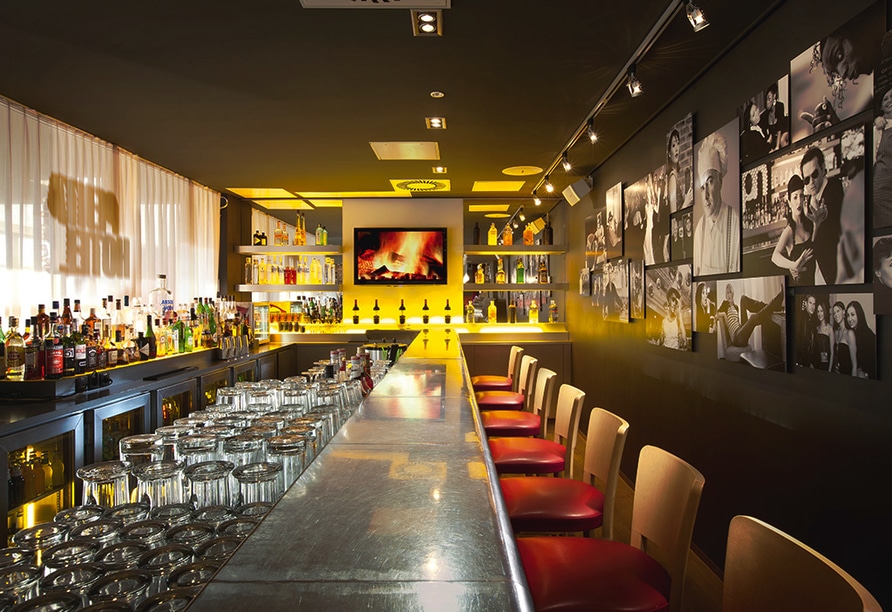 Moderne Hotelbar im Pentahotel Eisenach mit gemütlicher Atmosphäre an Silvester