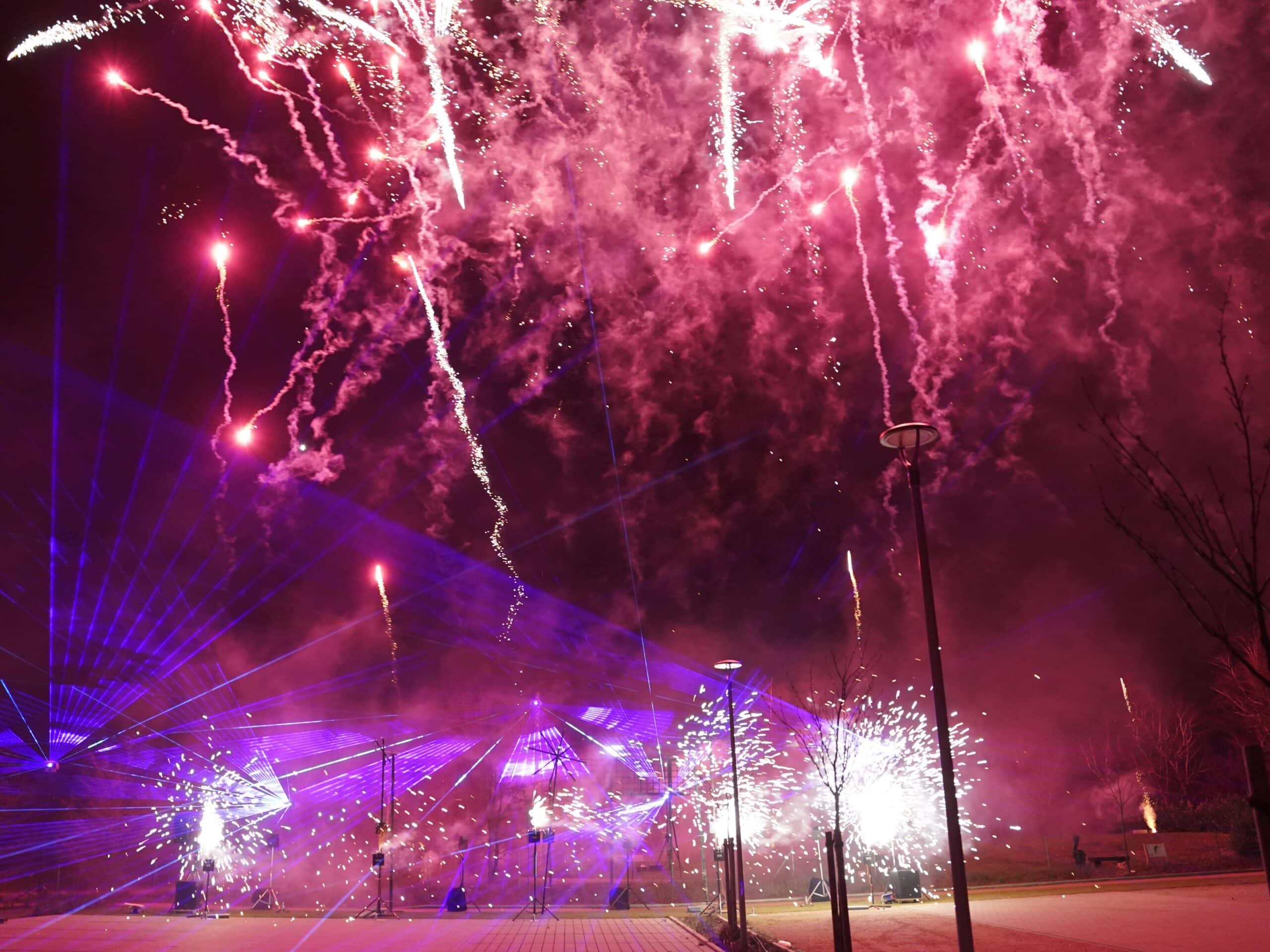 Spektakuläres Feuerwerk mit Lasershow im Best Western Premier Castanea Resort Hotel zu Silvester