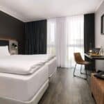 Modernes Doppelzimmer im Scotty + Paul Hotel Deggendorf für einen entspannten Silvesterurlaub