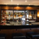 Elegante Hotelbar im Scotty + Paul Hotel Deggendorf für Drinks zu Silvester