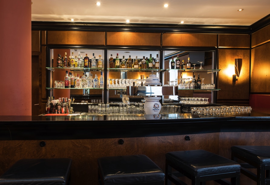 Elegante Hotelbar im Scotty + Paul Hotel Deggendorf für Drinks zu Silvester