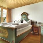 Stilvolles traditionelles Zimmer im Das Dreiburgensee Naturhotel für Silvester