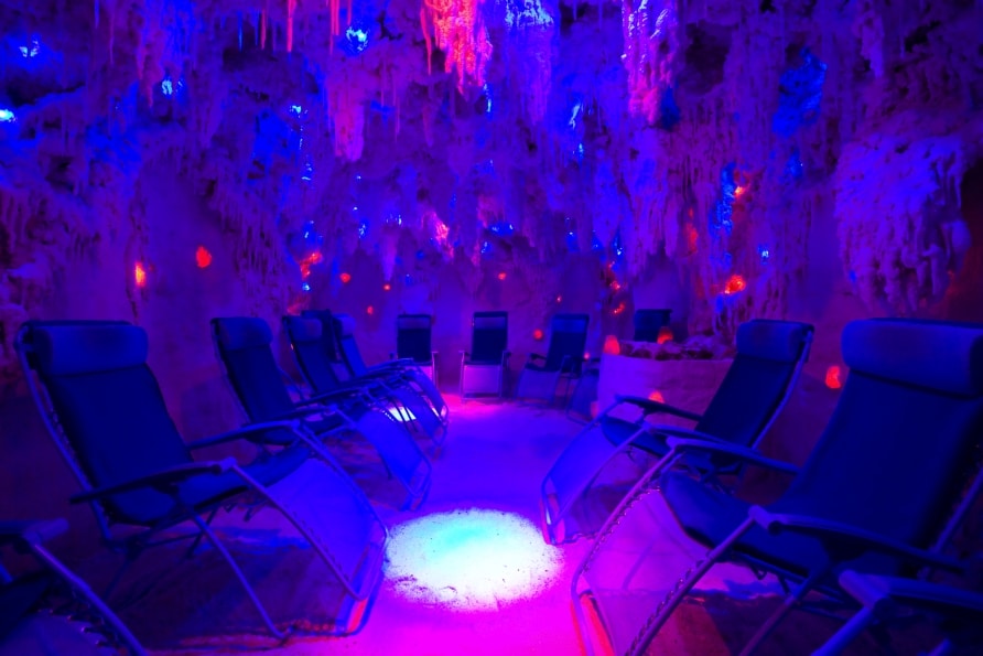 Salzgrotte mit Farblichttherapie im Alga Baltic Resort zu Silvester