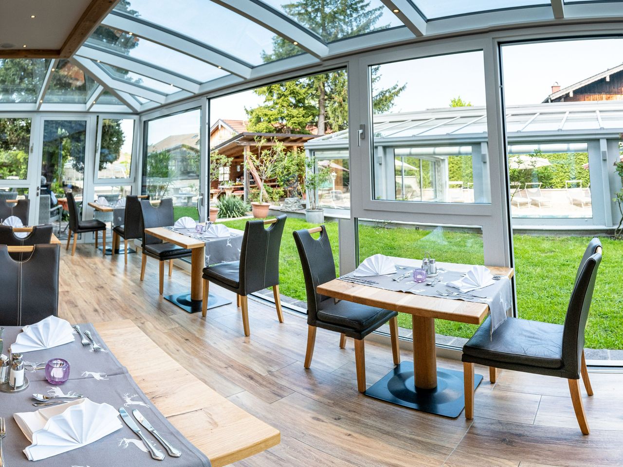 Winterliches Wellness-und Landhotel Prinz im Berchtesgadener Land mit festlicher Beleuchtung zu Silvester