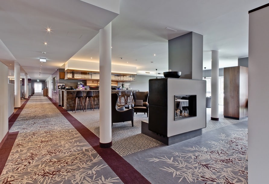 Moderne Lobby mit Bar im Santé Royale Bad Langensalza zu Silvester