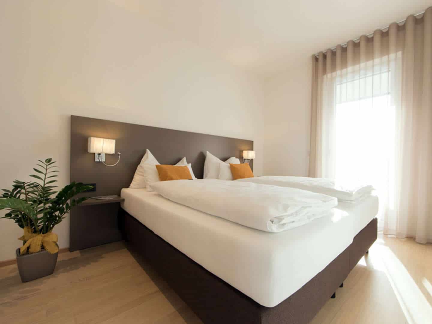 Modernes Doppelzimmer im Vitus Steyr Hotel & SPA Suites, ideal für einen stilvollen Silvesteraufenthalt