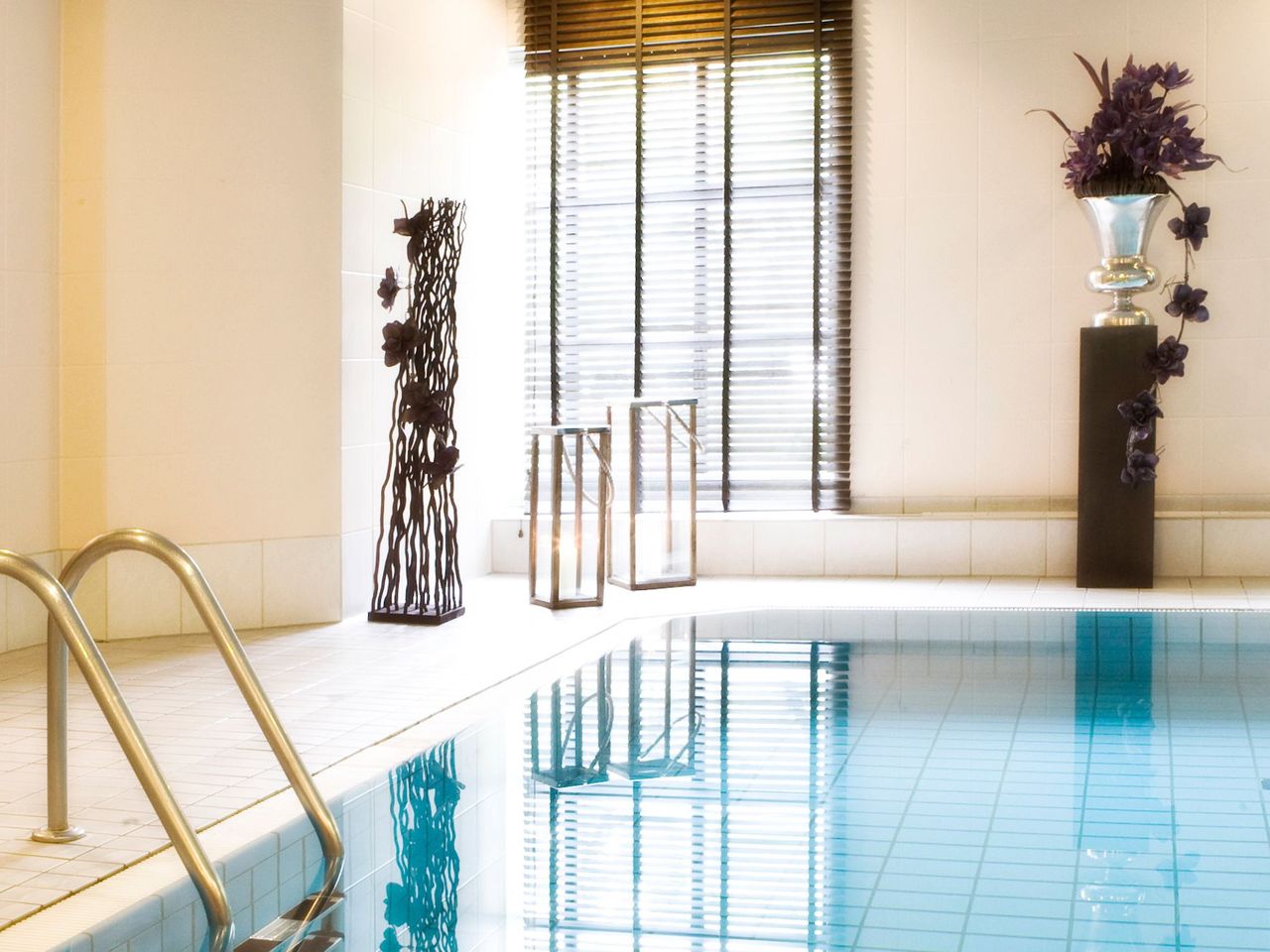 Eleganter Innenpool im Ringhotel Nassau Oranien für entspannte Stunden während der Silvesterreise