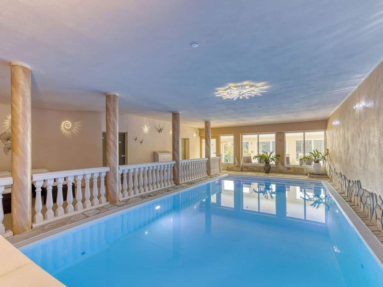 Beheiztes Hallenbad im Wellnesshotel Deine Auszeit an Silvester