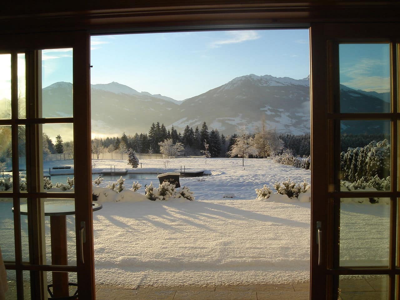 Atemberaubender Winterblick vom Alpenhotel Speckbacher Hof auf die verschneiten Tiroler Berge