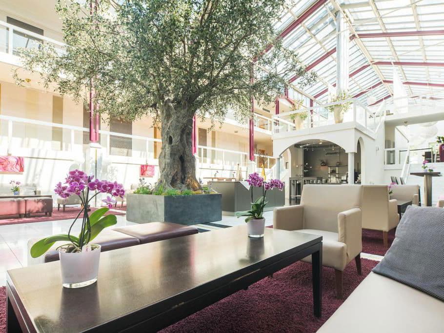 Stilvolle Lobby des Best Western Plus Hotel Fellbach – ideal für einen festlichen Silvesteraufenthalt
