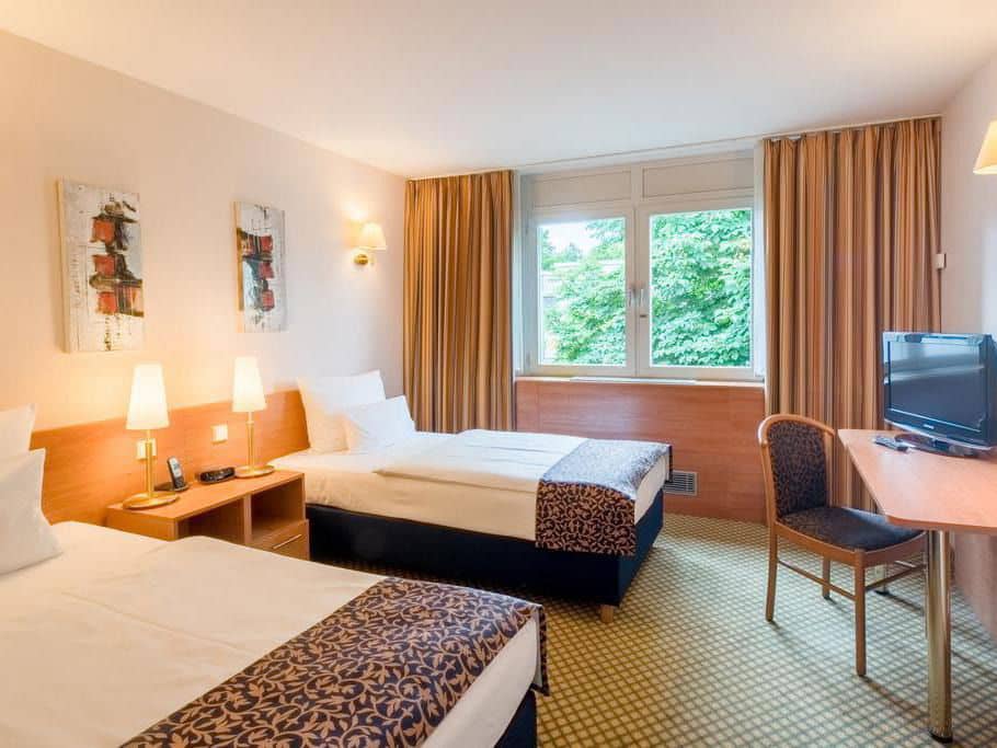 Modernes Hotelzimmer im Best Western Plus Hotel Fellbach für einen entspannten Silvesteraufenthalt
