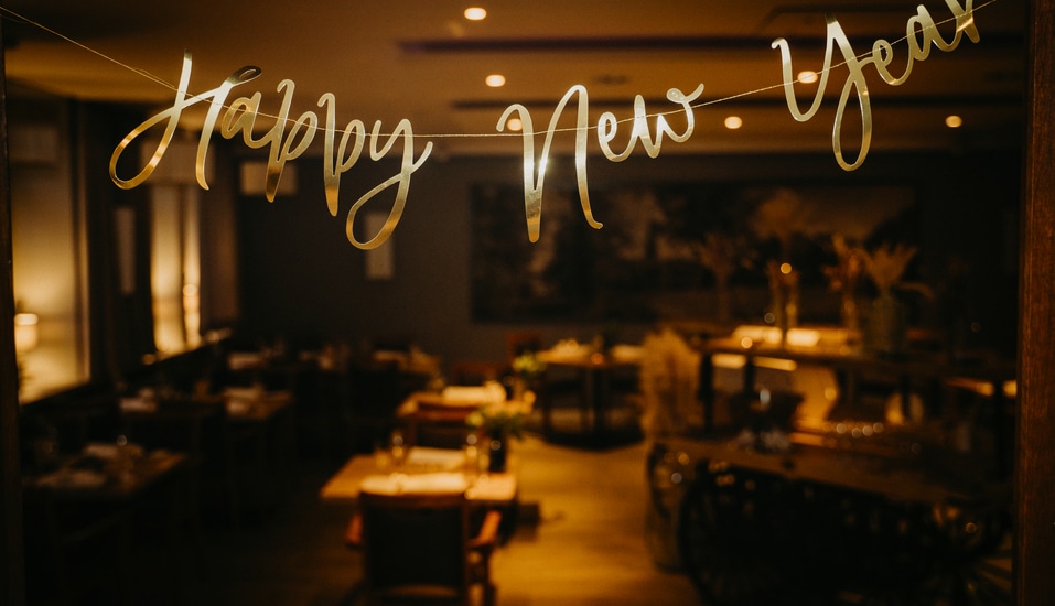 Elegante „Happy New Year“-Dekoration im Kino-Hotel Harsefeld
