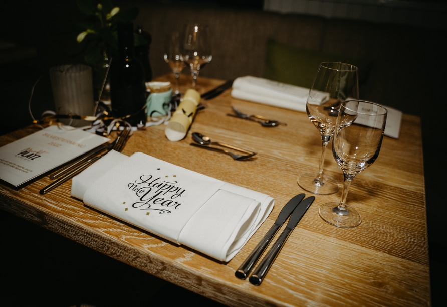 Elegante Tischdekoration für das Silvester-Dinner im Kino-Hotel Harsefeld