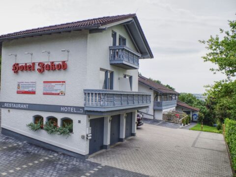 Außenansicht vom Hotel Jakob im Odenwald zu Silvester